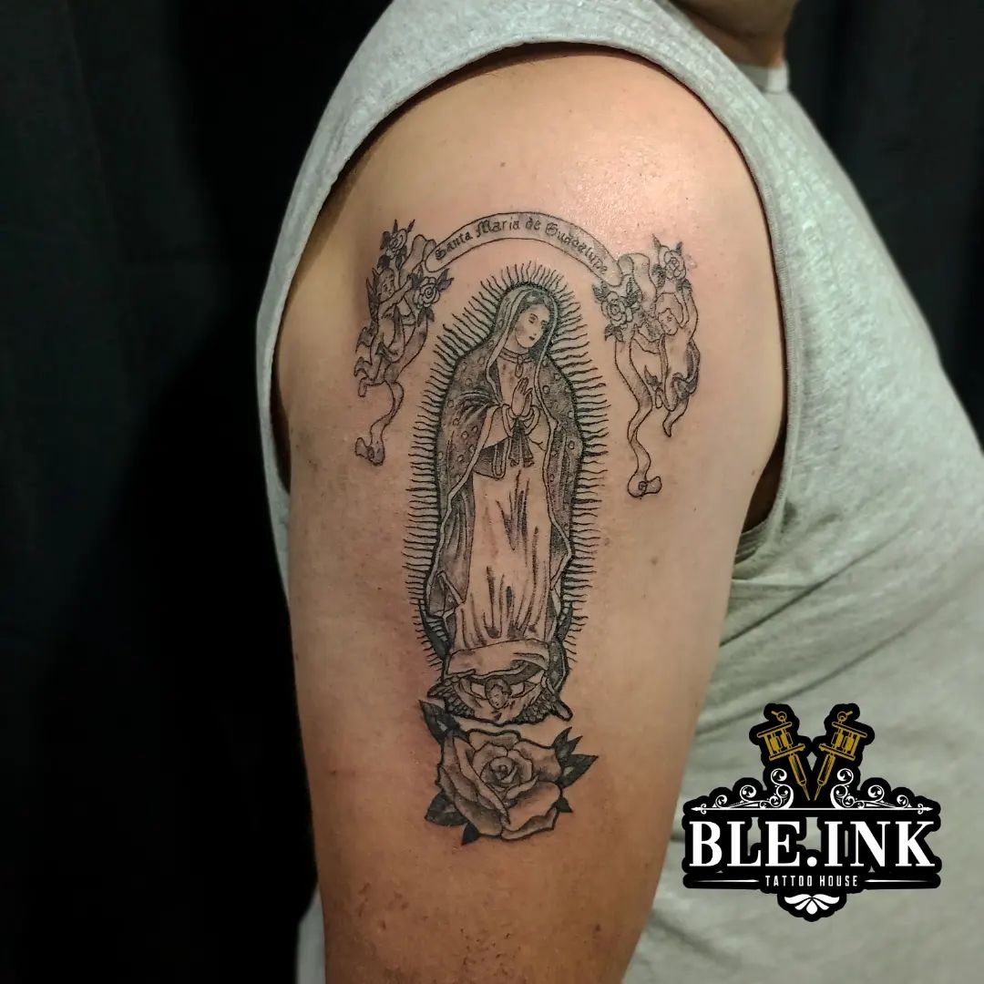 Tatuaje de Ángeles y la Virgen de Guadalupe