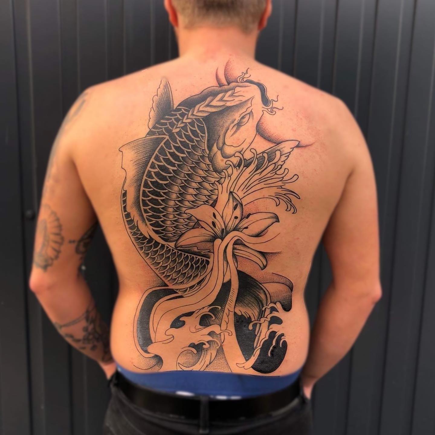 Tatuaje de espalda de pez