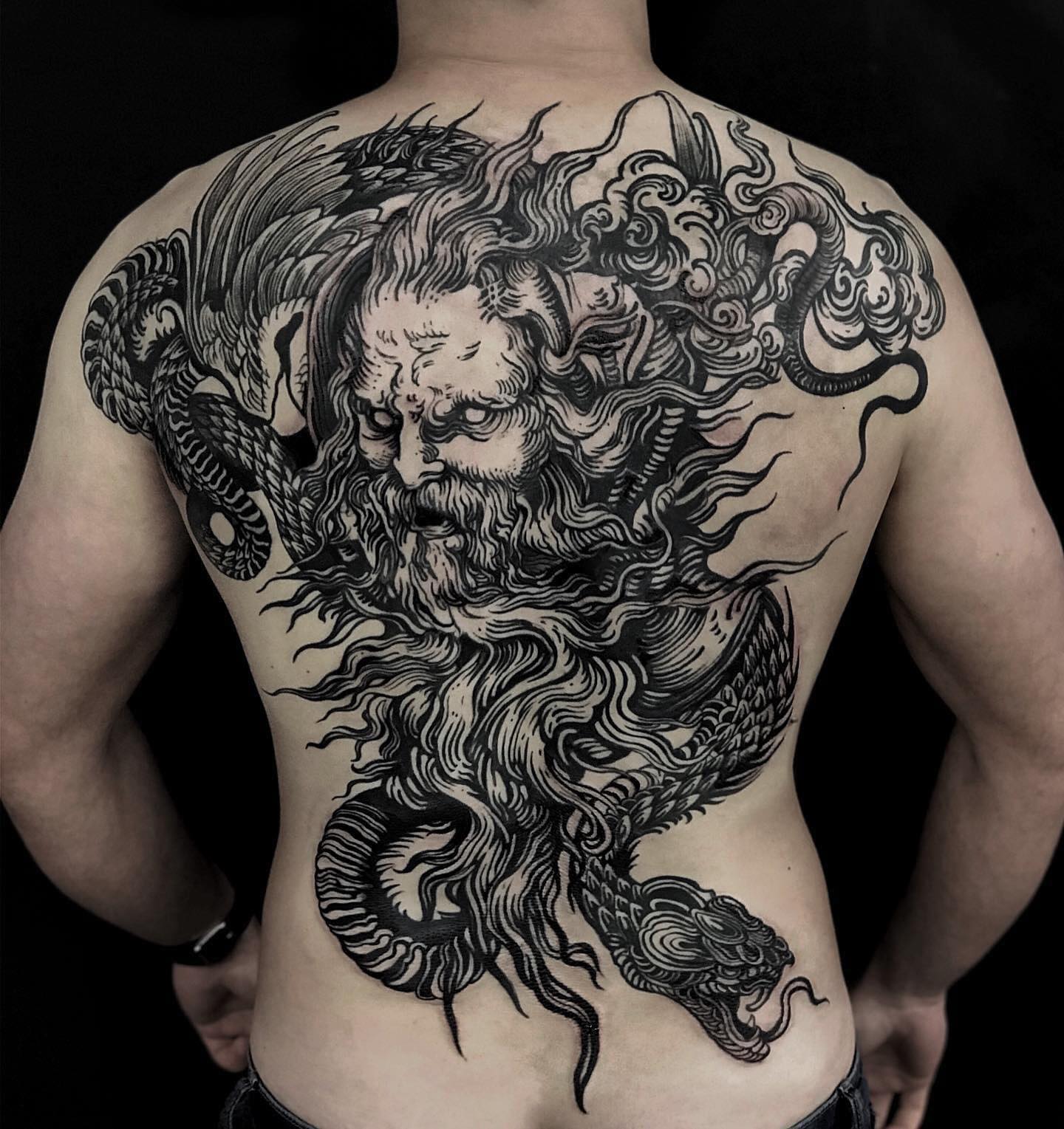 Tatuaje de espalda de Zeus