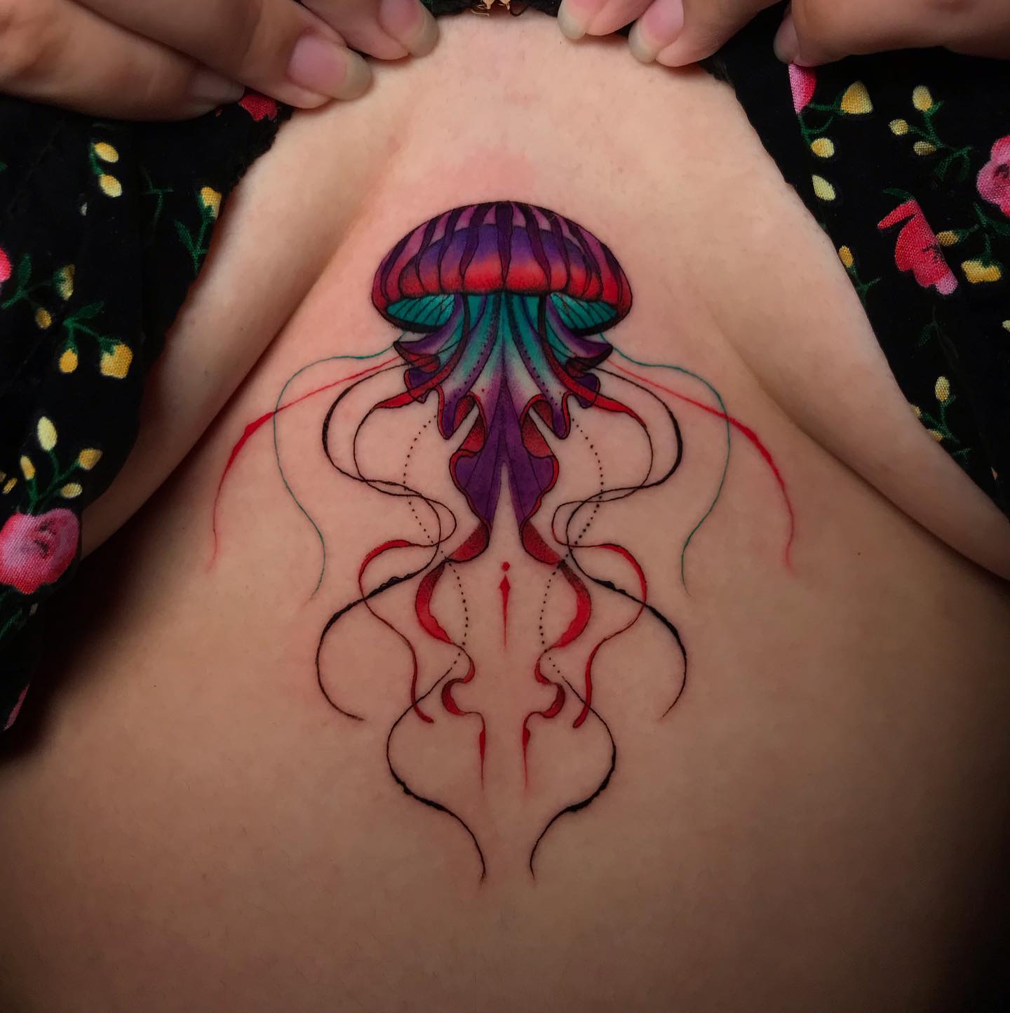 Tatuaje de medusa en el pecho
