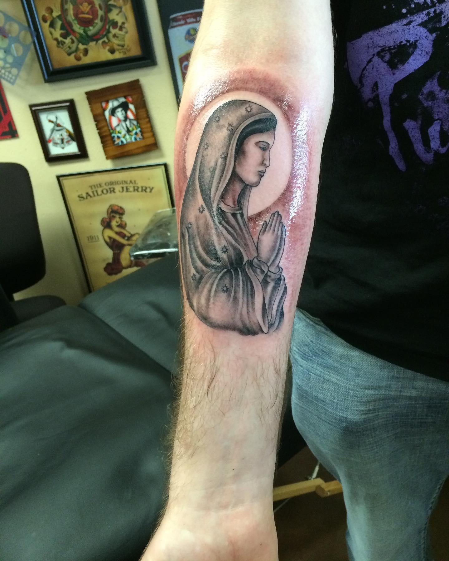 Tatuaje de perfil de La Virgen de Guadalupe