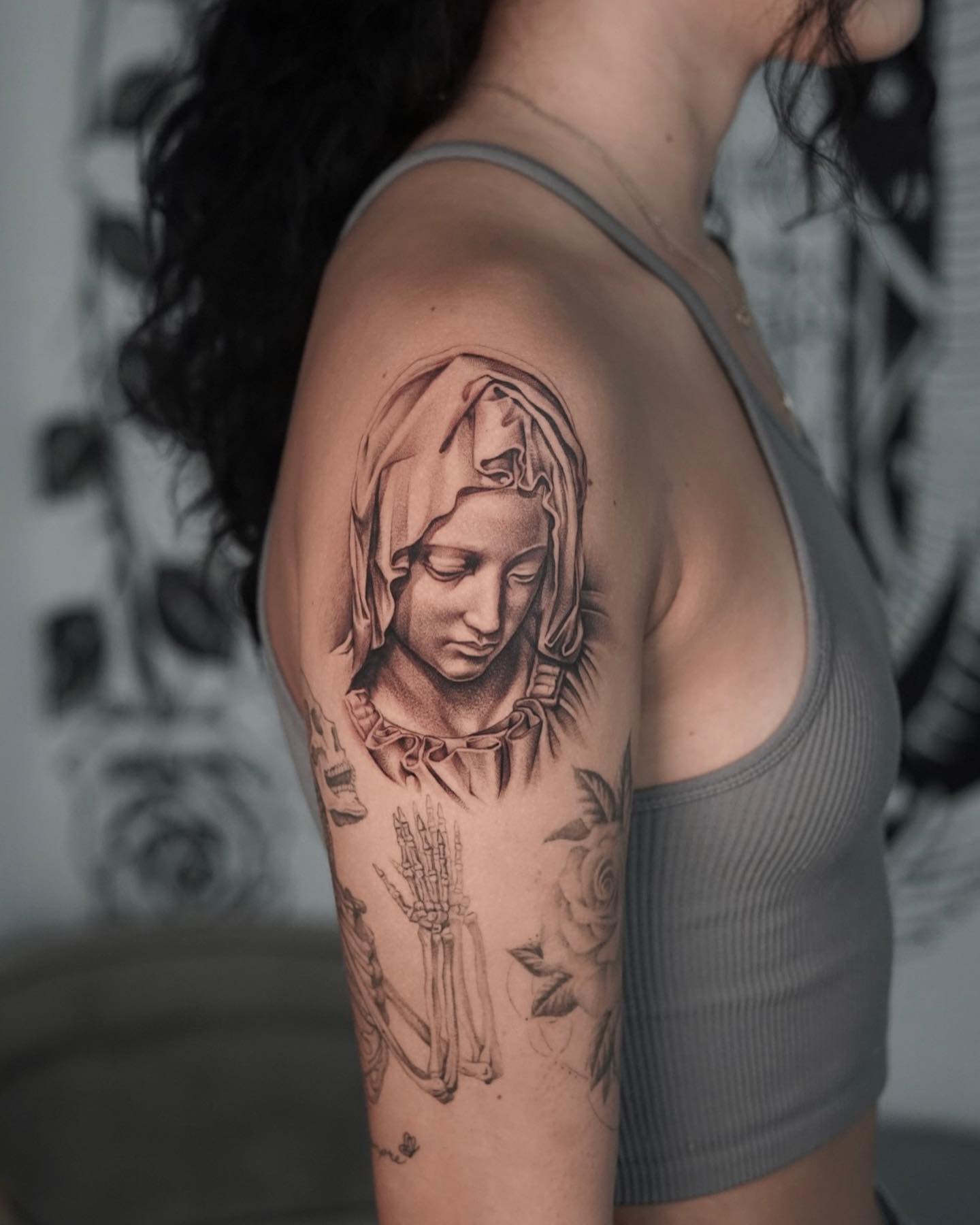 Tatuaje de retrato de La Virgen de Guadalupe