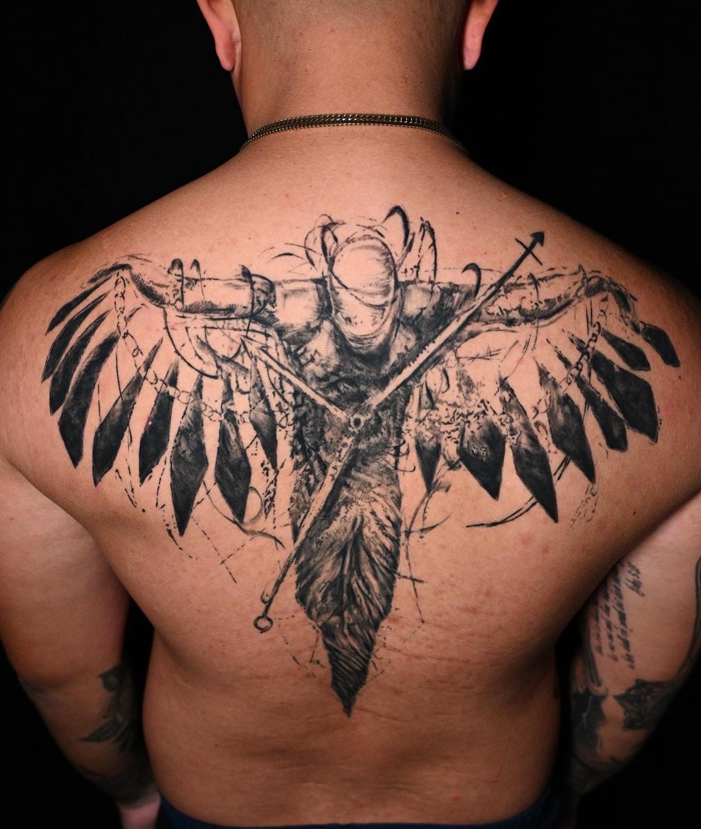 Tatuaje demoníaco en la espalda