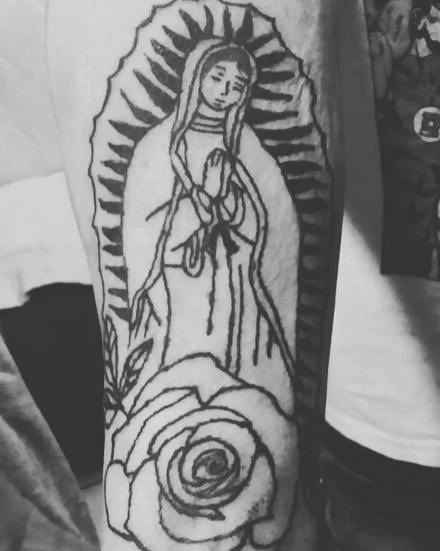 Tatuaje sencillo de la Virgen de Guadalupe