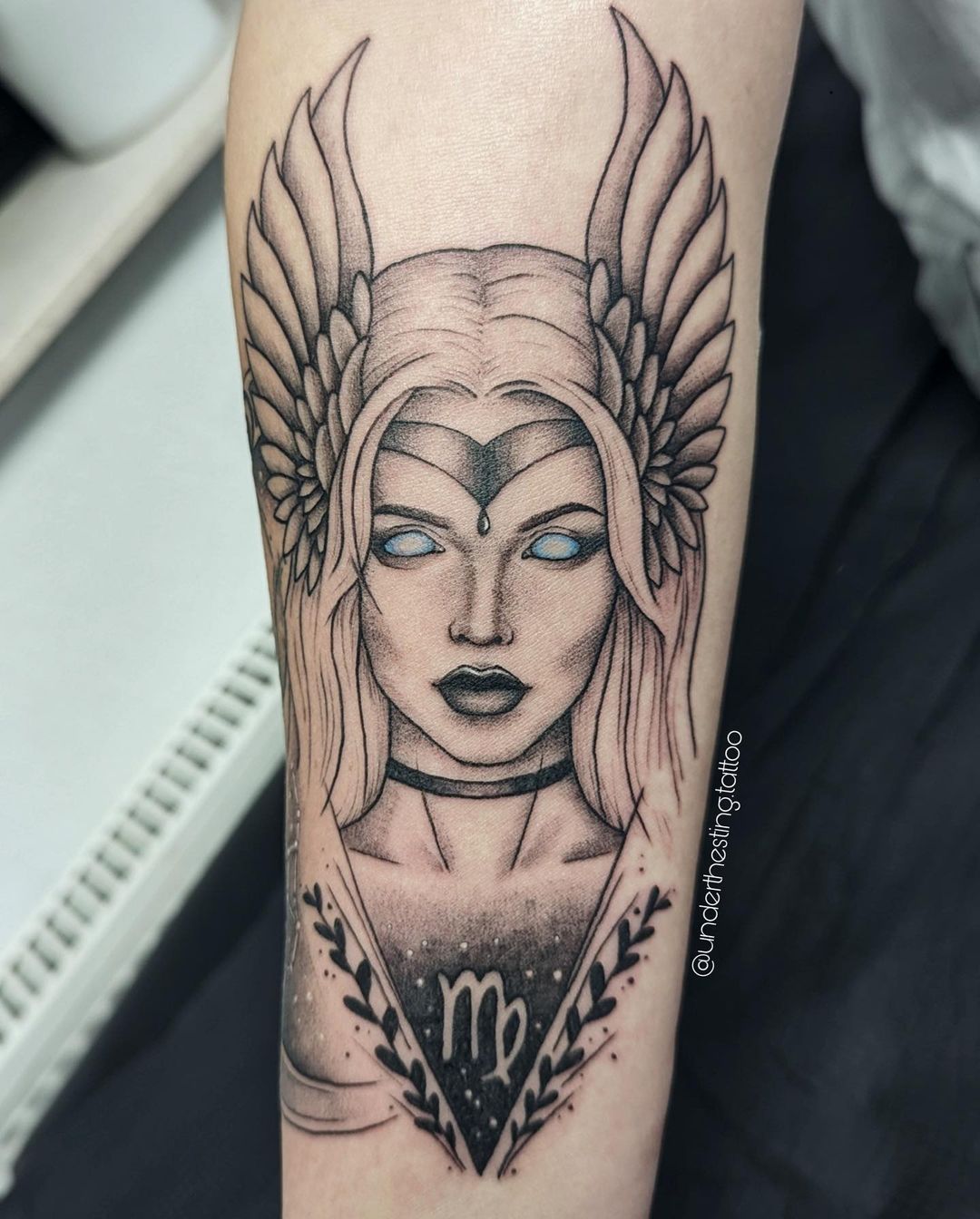 Mujer Virgo Tatuaje