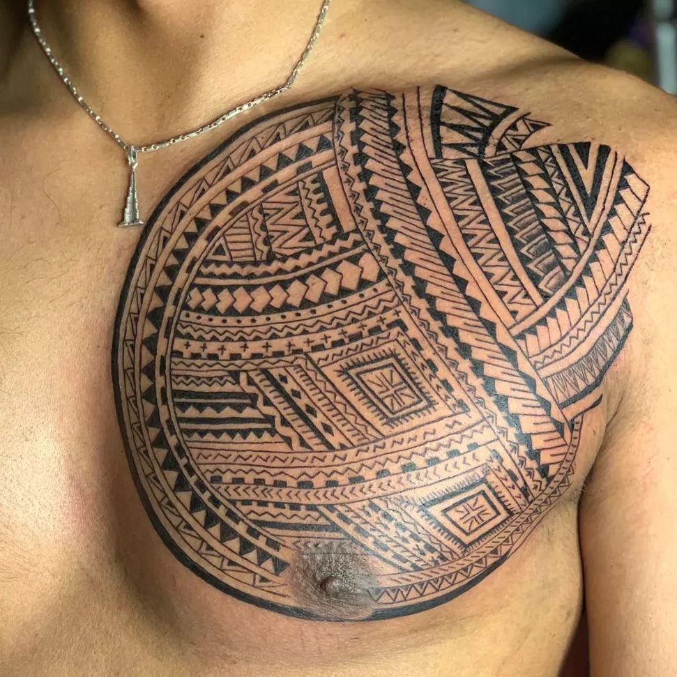 Pecho Tatuaje Polinesio