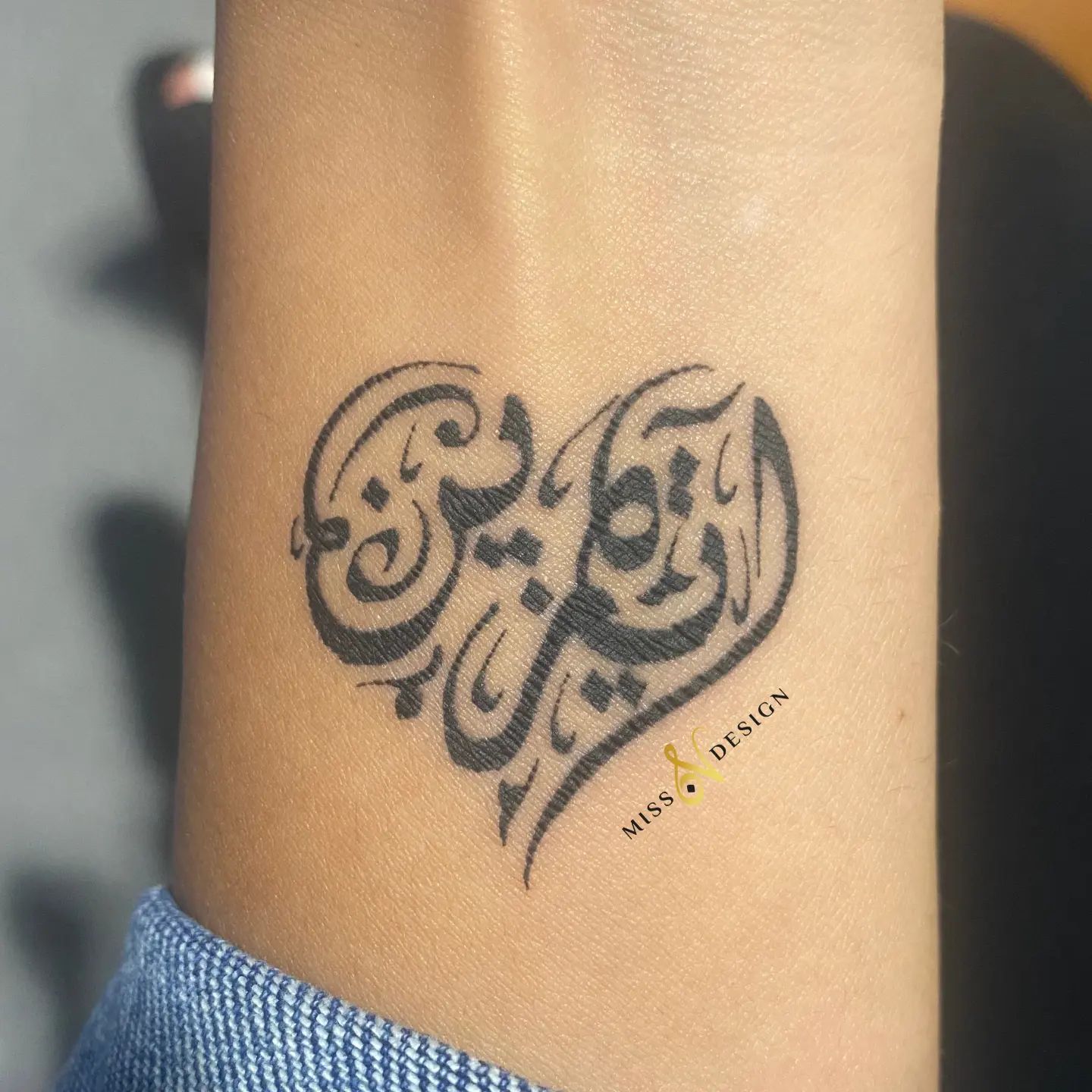 Tatuaje árabe de corazón