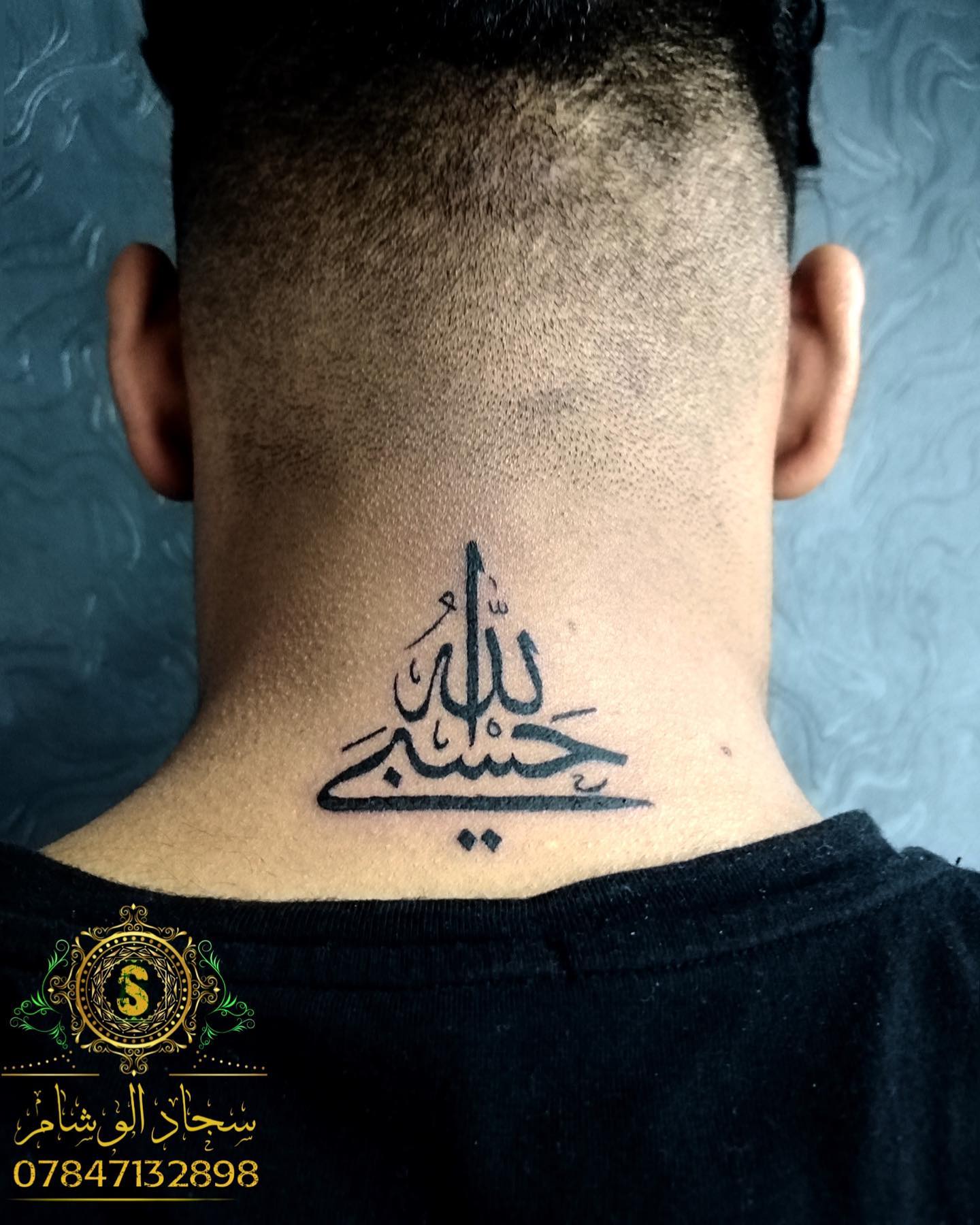 Tatuaje árabe de triángulo.