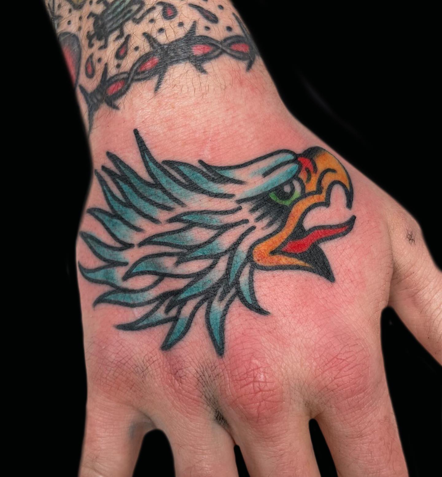 Tatuaje de águila en el brazo