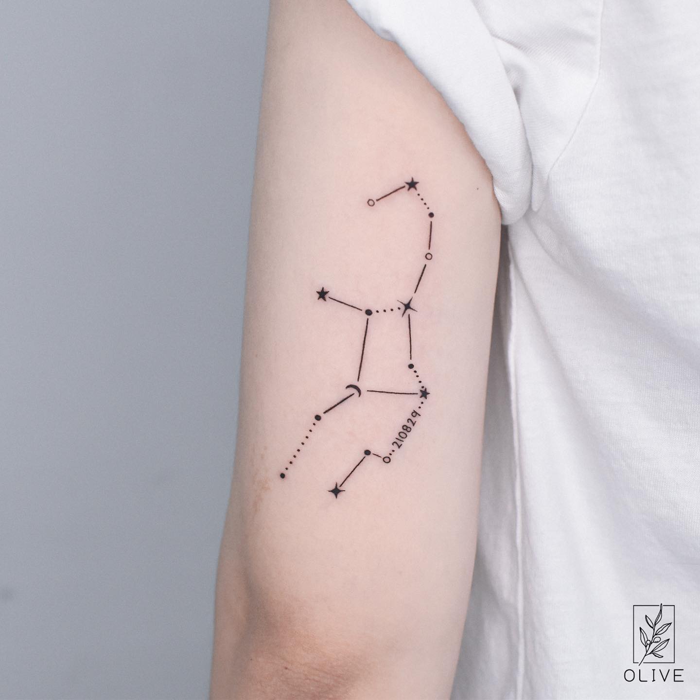 Tatuaje de Constelación de Virgo