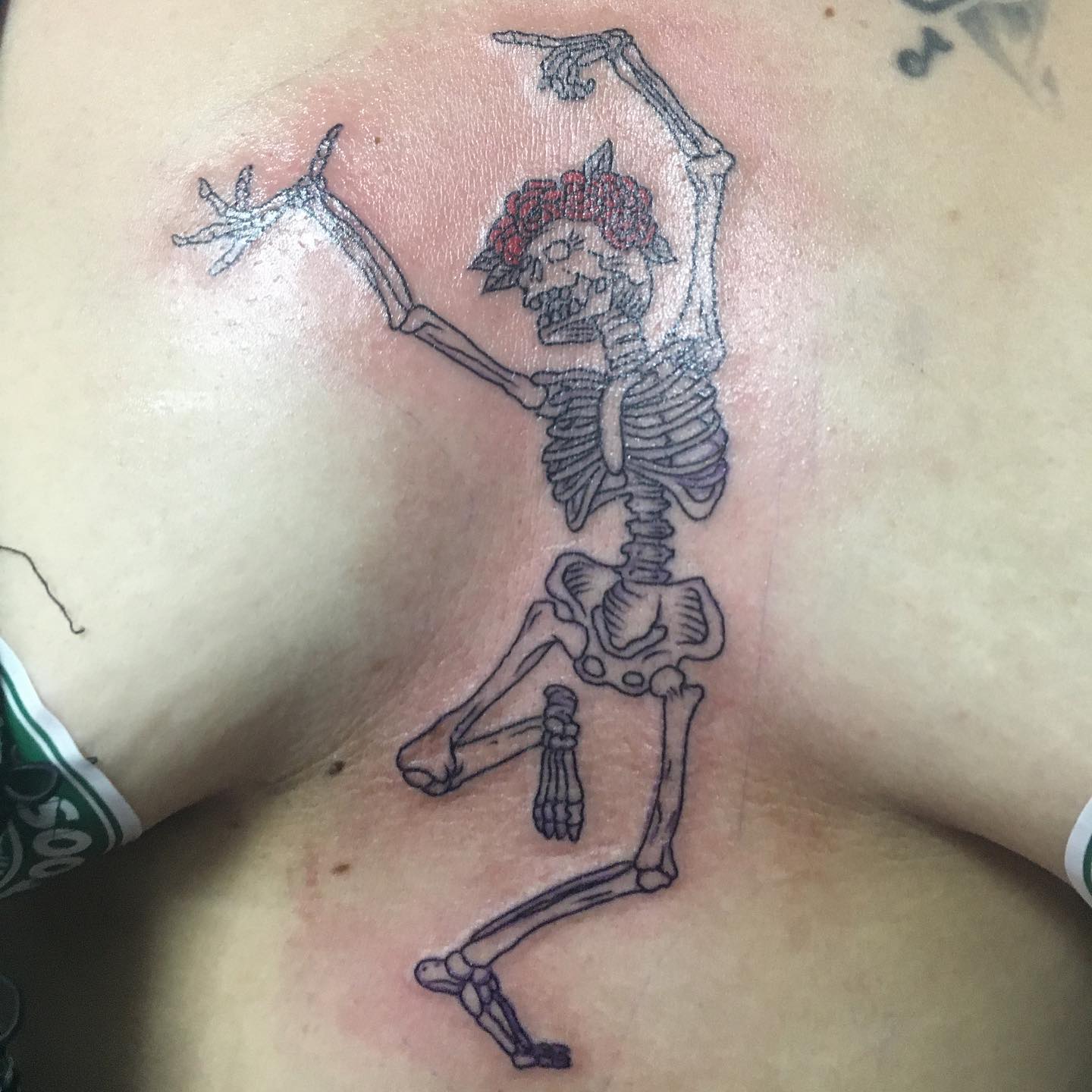 Tatuaje de esqueleto bailando