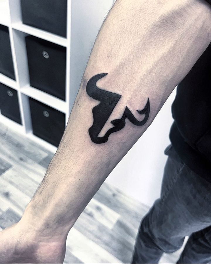Tatuaje del antebrazo de Taurus