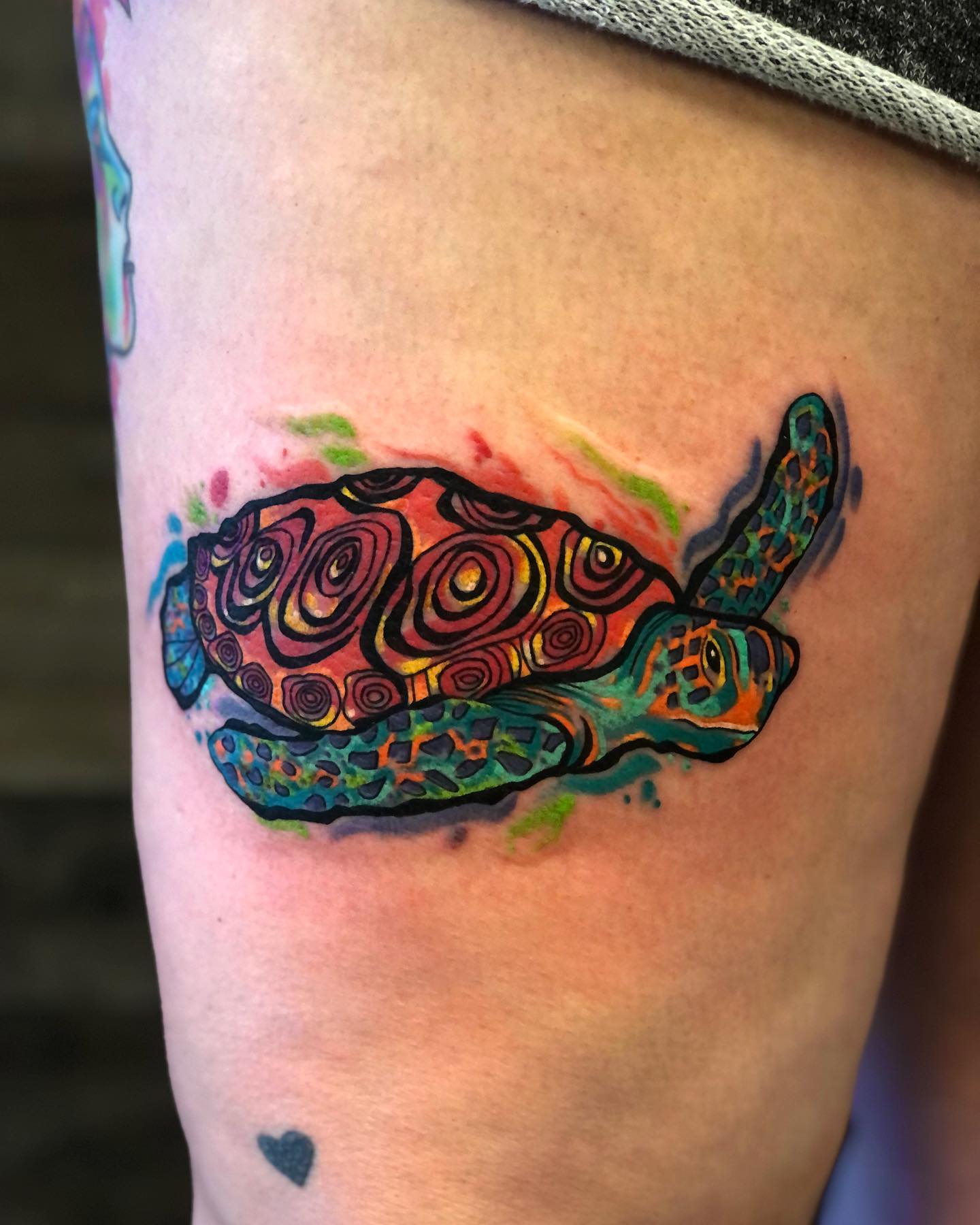 Encantador tatuaje de tortuga marina