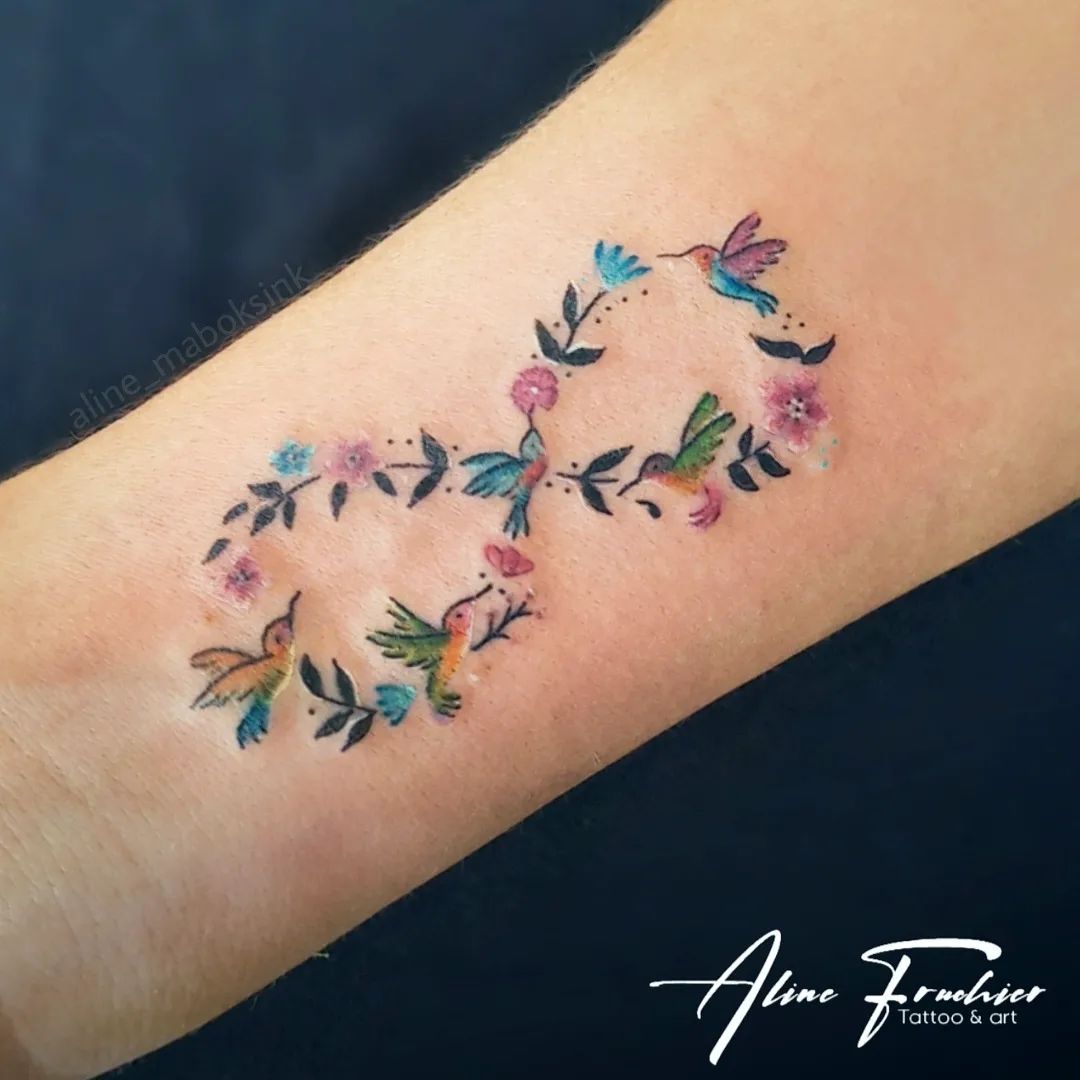 Flores y pájaros Tatuaje de Infinito.