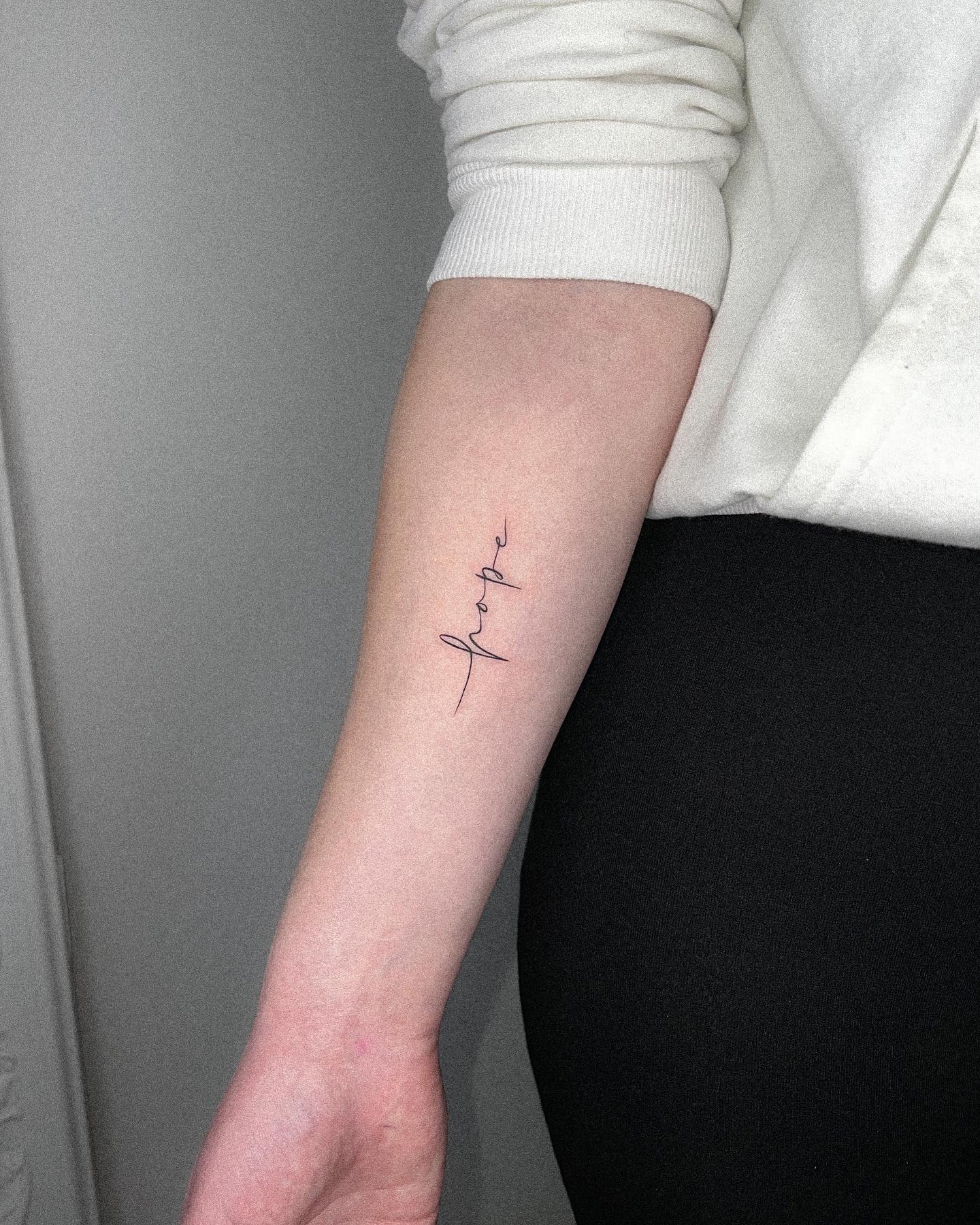 Palabra Tatuaje de Línea Fina