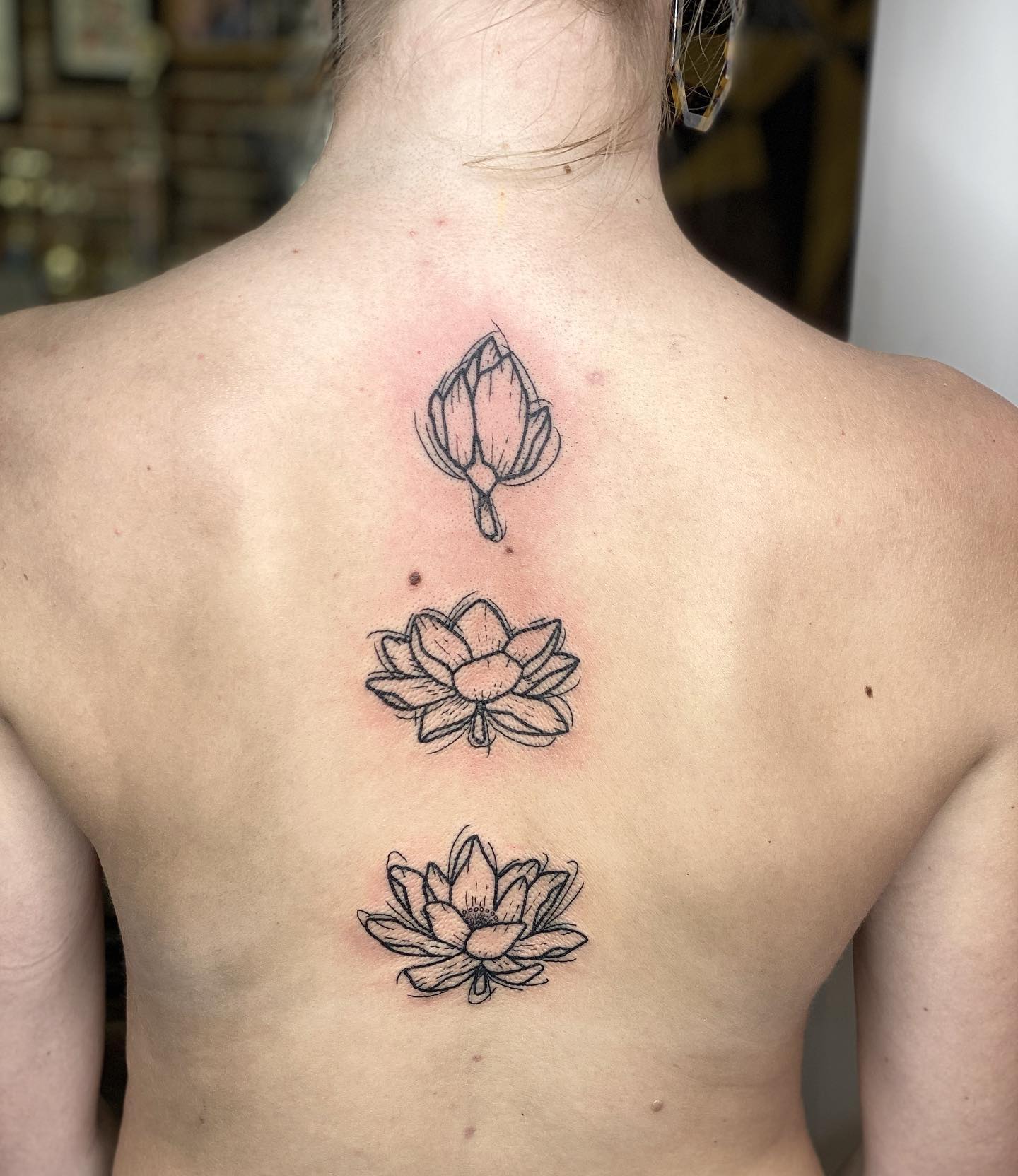 Tatuaje de Espina de Flor Cambiante de Loto