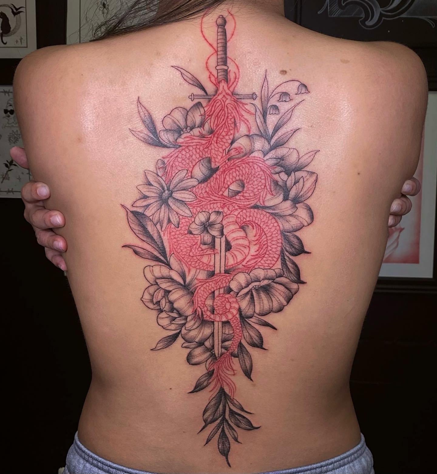 Tatuaje de Espina Negra y Roja