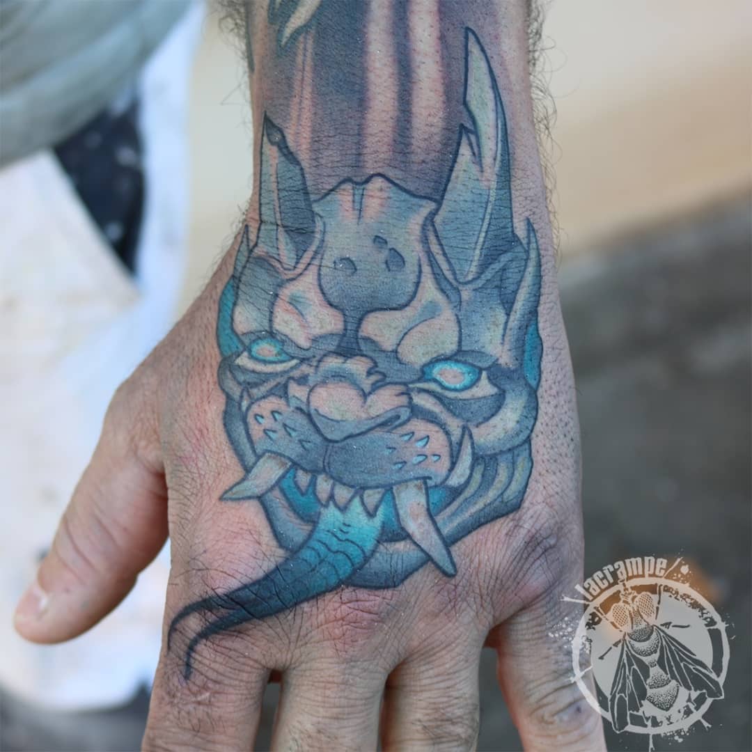 Tatuaje de mano de Diablo Azul para hombres