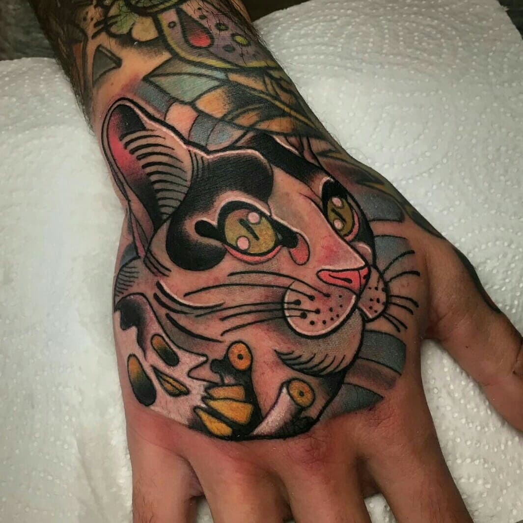 Tatuaje de mano de gato para hombres