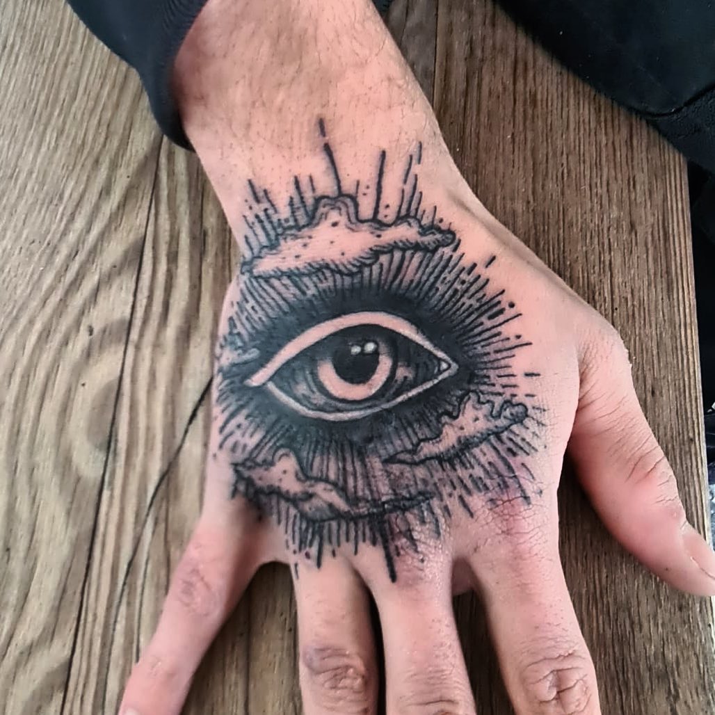 Tatuaje de Ojo Negro