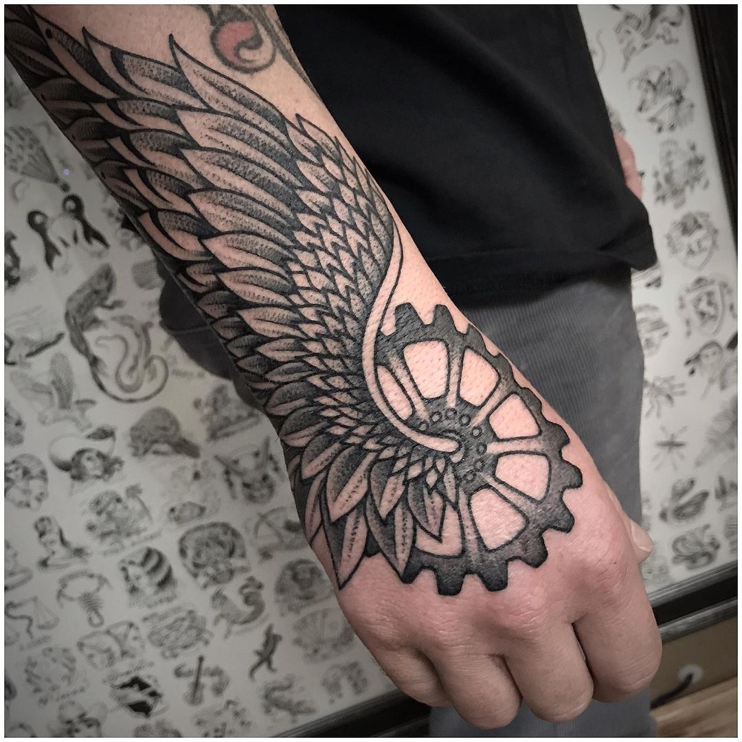 Tatuaje de pluma de ala negra