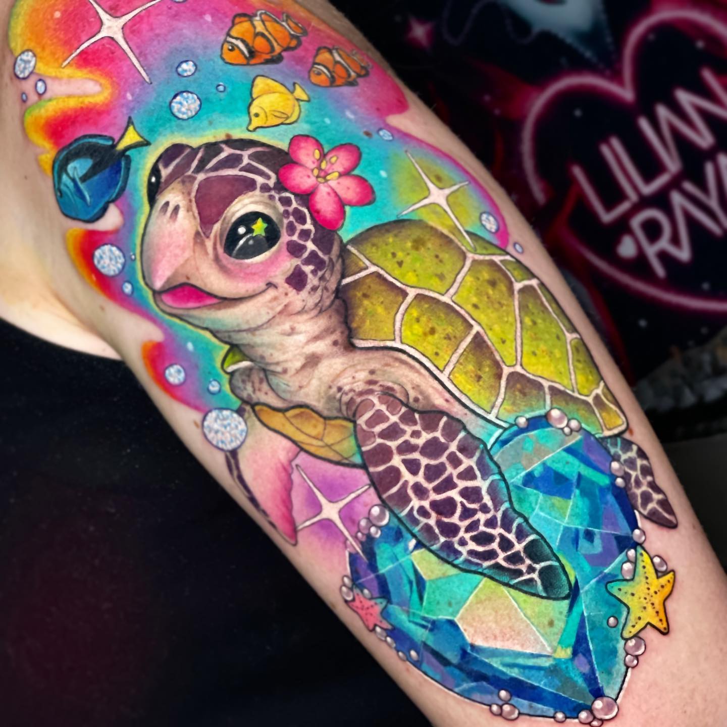 Tatuaje de tortuga marina con cristales