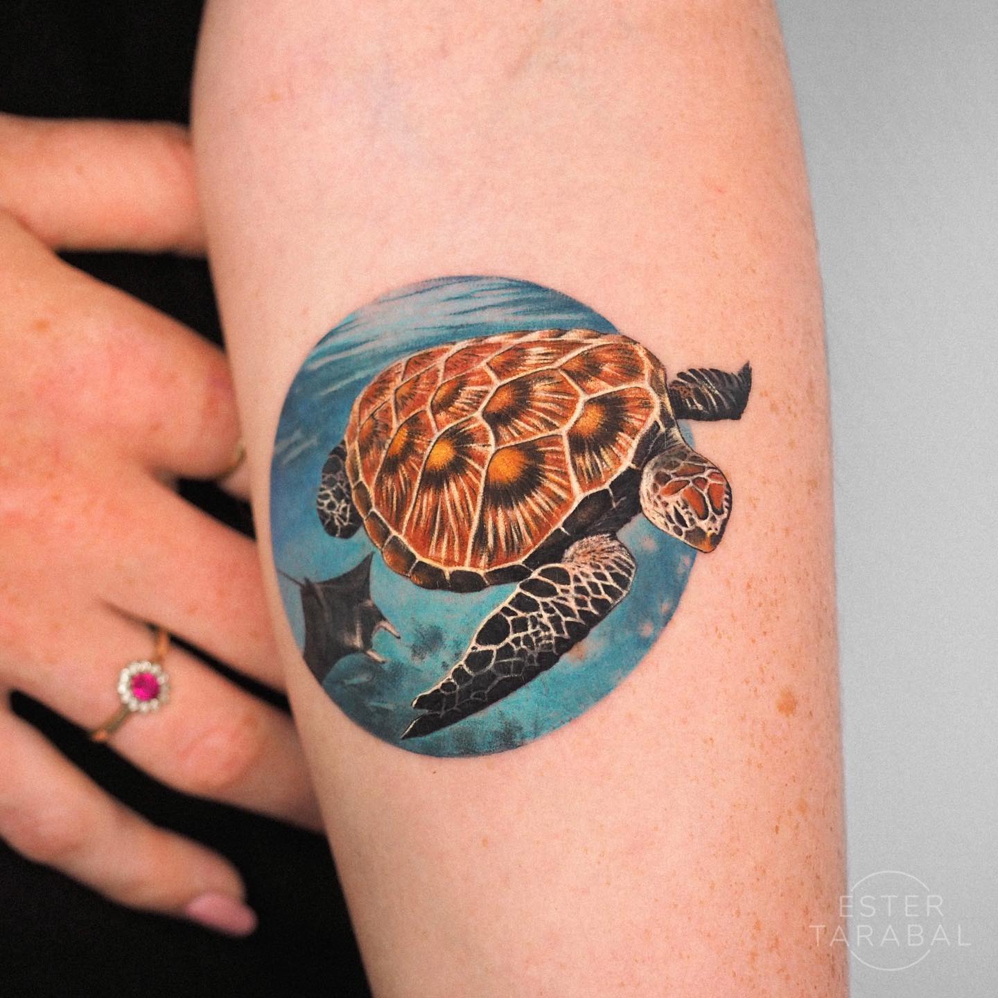 Tatuaje realista de tortuga marina