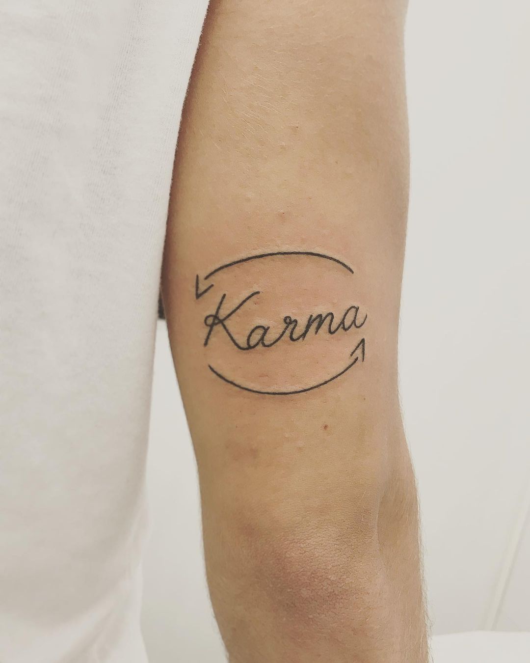 Pequeño diseño de tatuaje de Karma