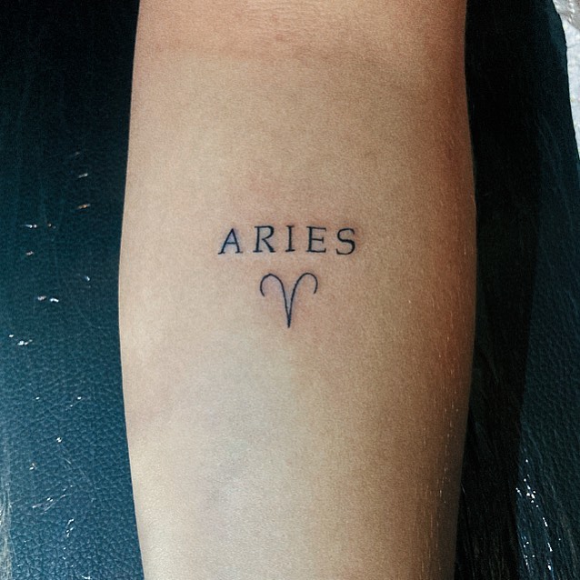 Pequeño tatuaje de Aries para hombres