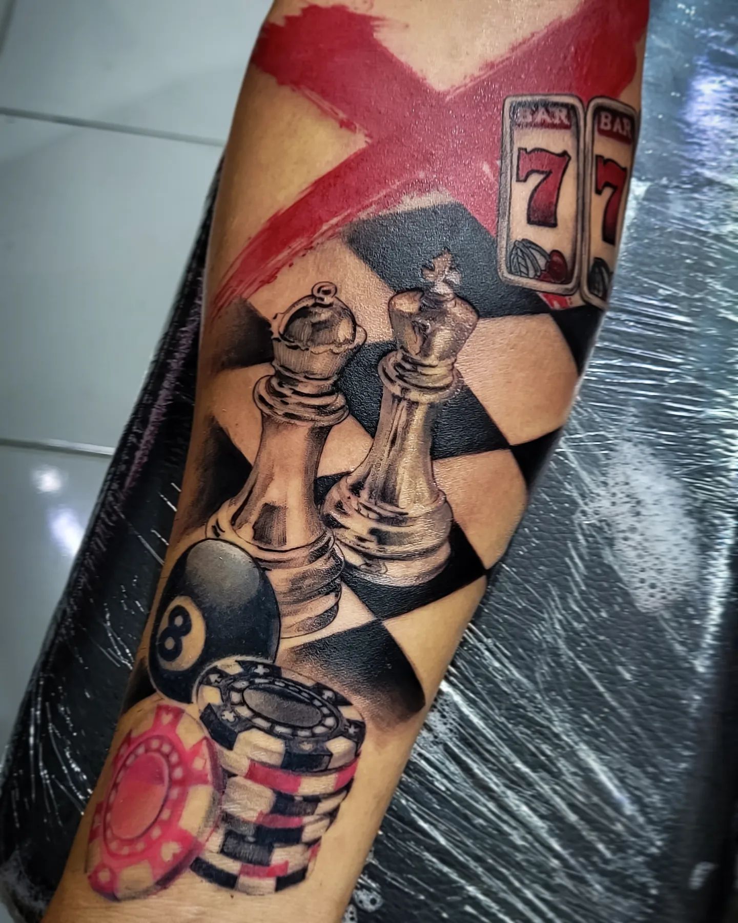 Tatuaje de Ajedrez Negro y Rojo