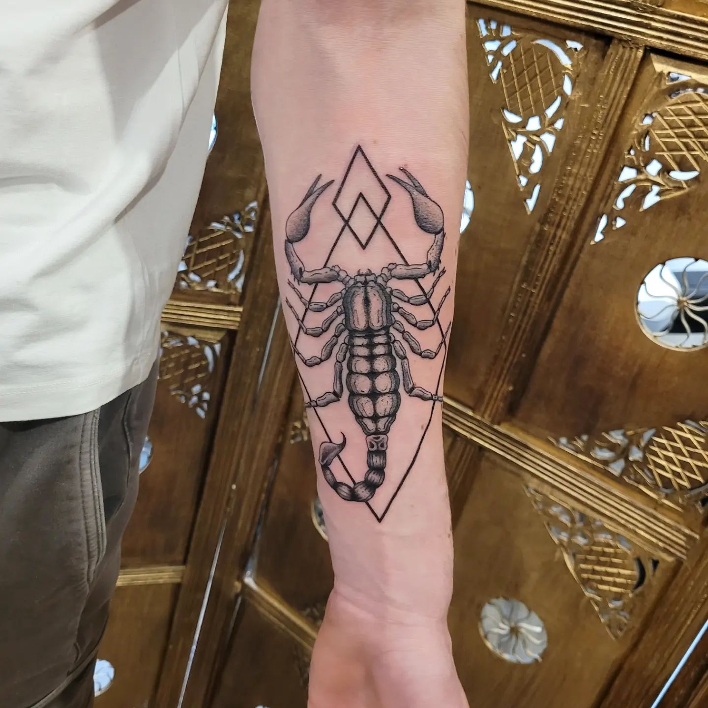 Tatuaje de Escorpio en el brazo