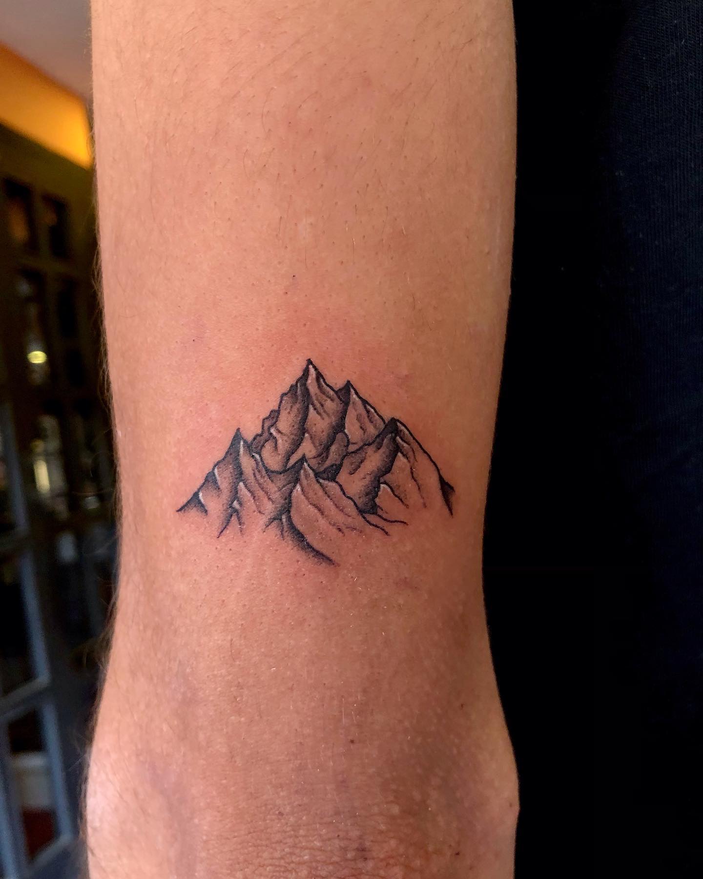 Tatuaje de Montañas Pequeñas para Hombres