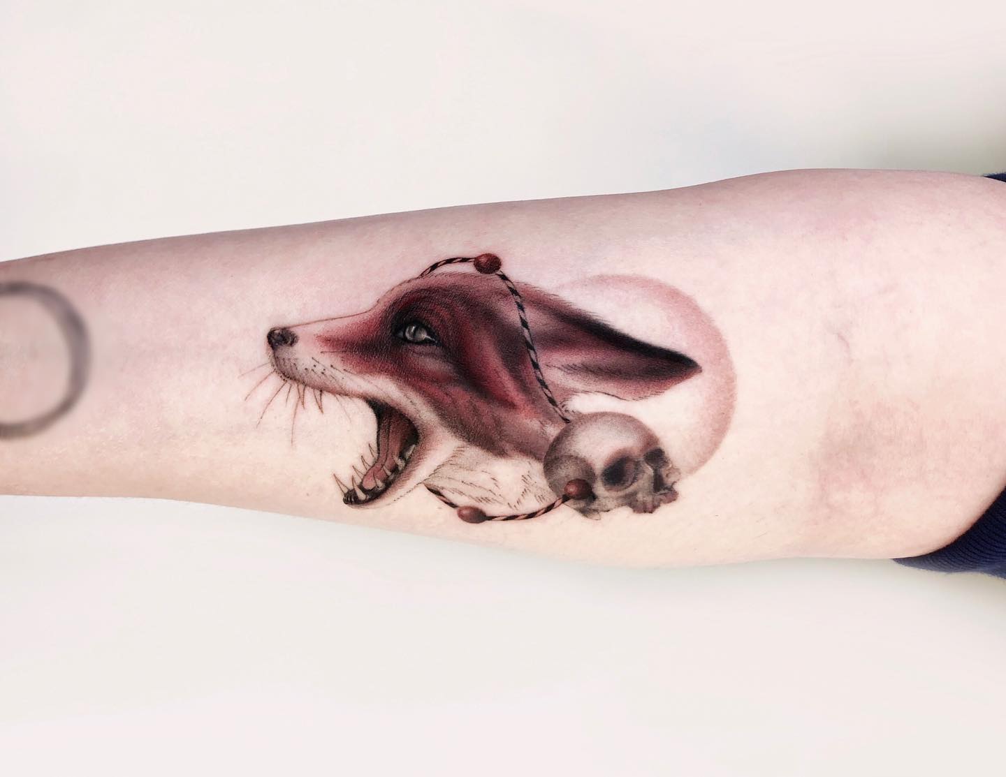 Diseño de tatuaje de zorro genial