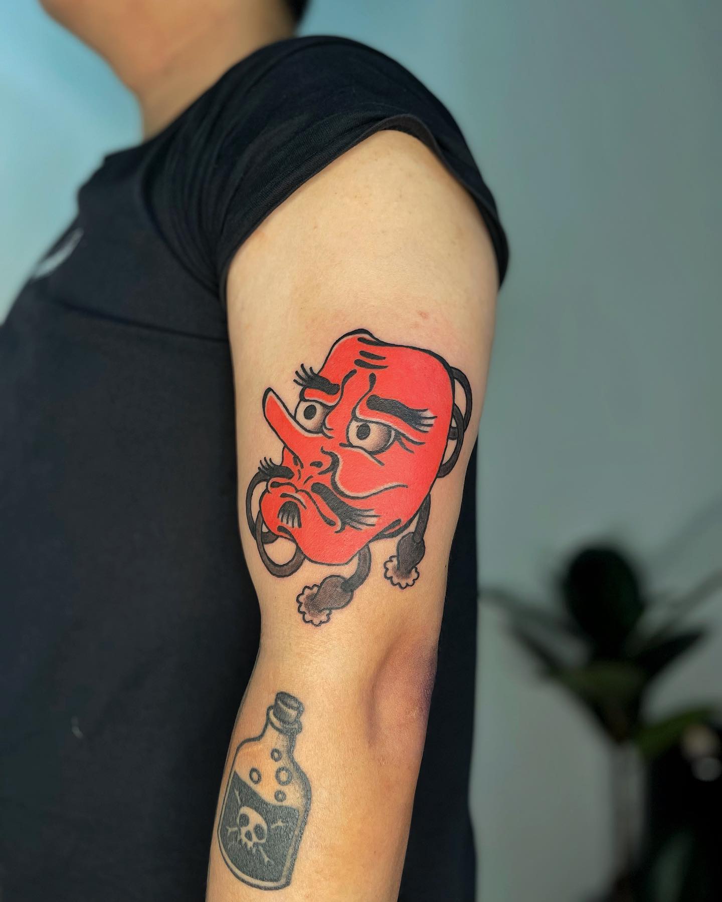 Máscara Roja Tatuaje de Bíceps
