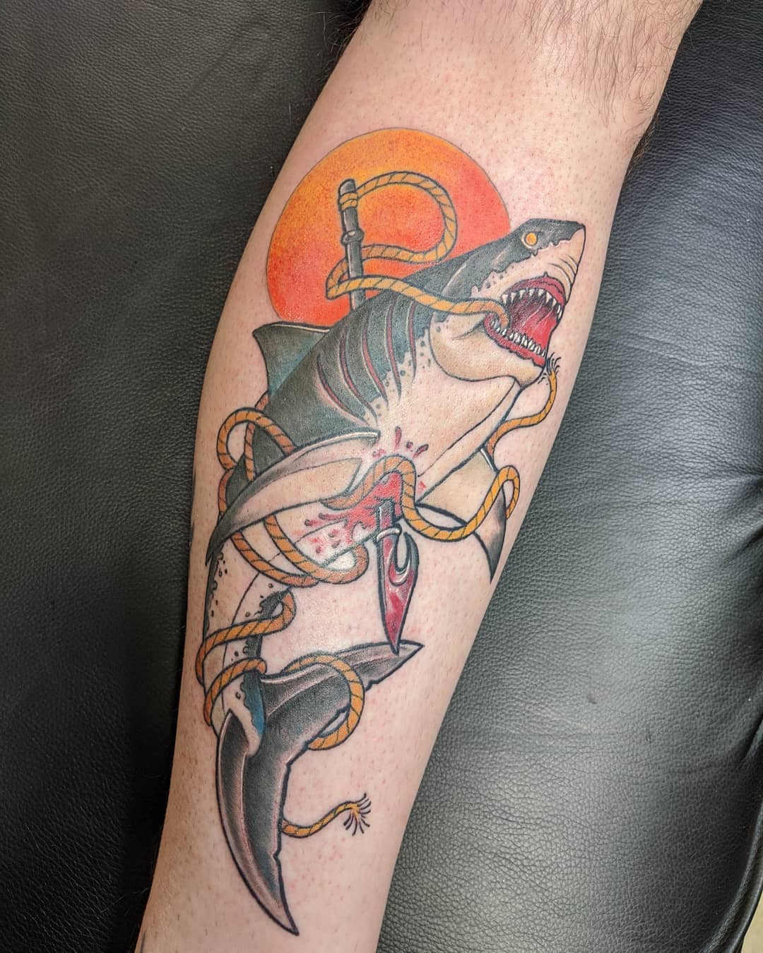 Tatuaje de sirena y tiburón