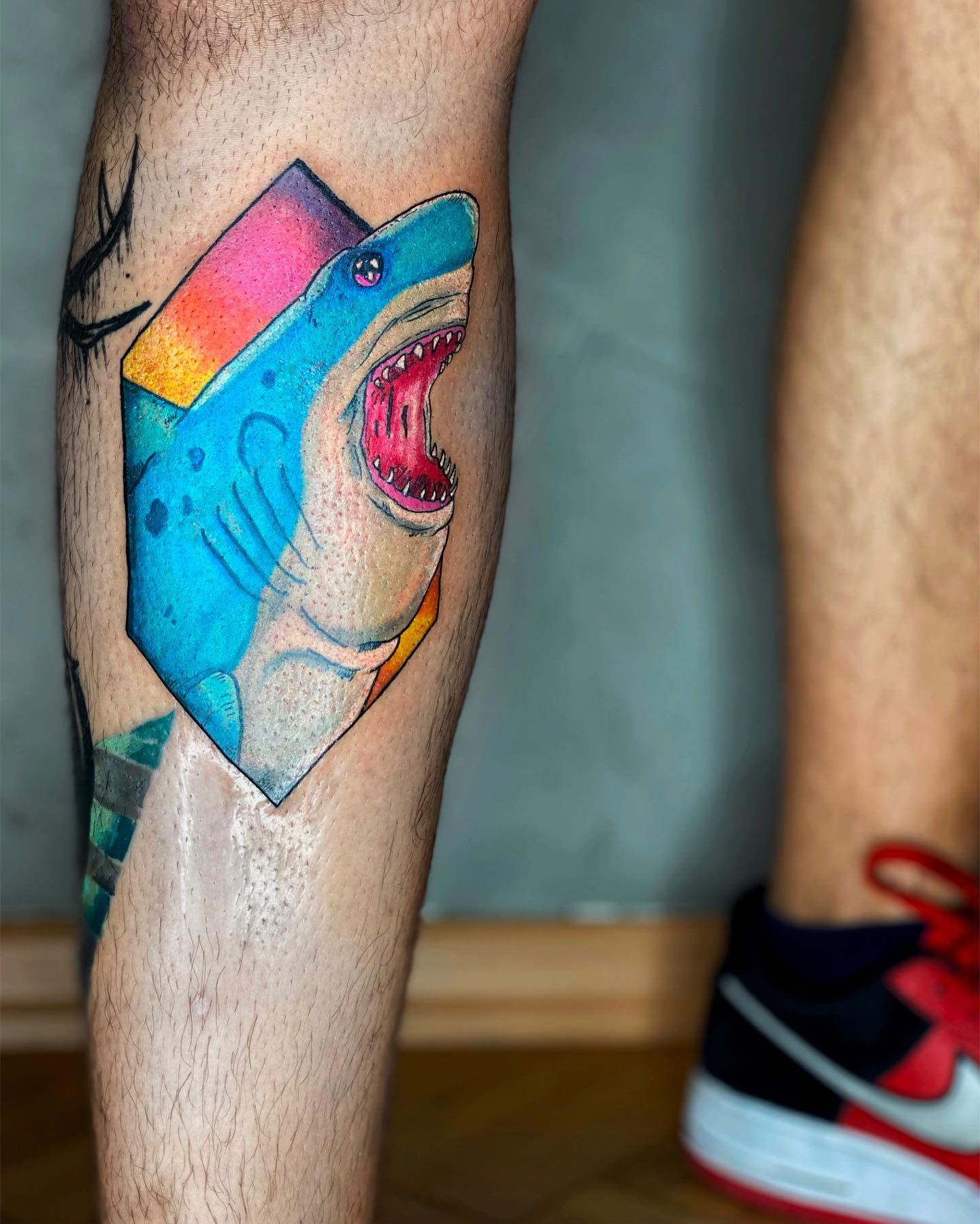 Tatuaje de Tiburón Rojo Sangriento.