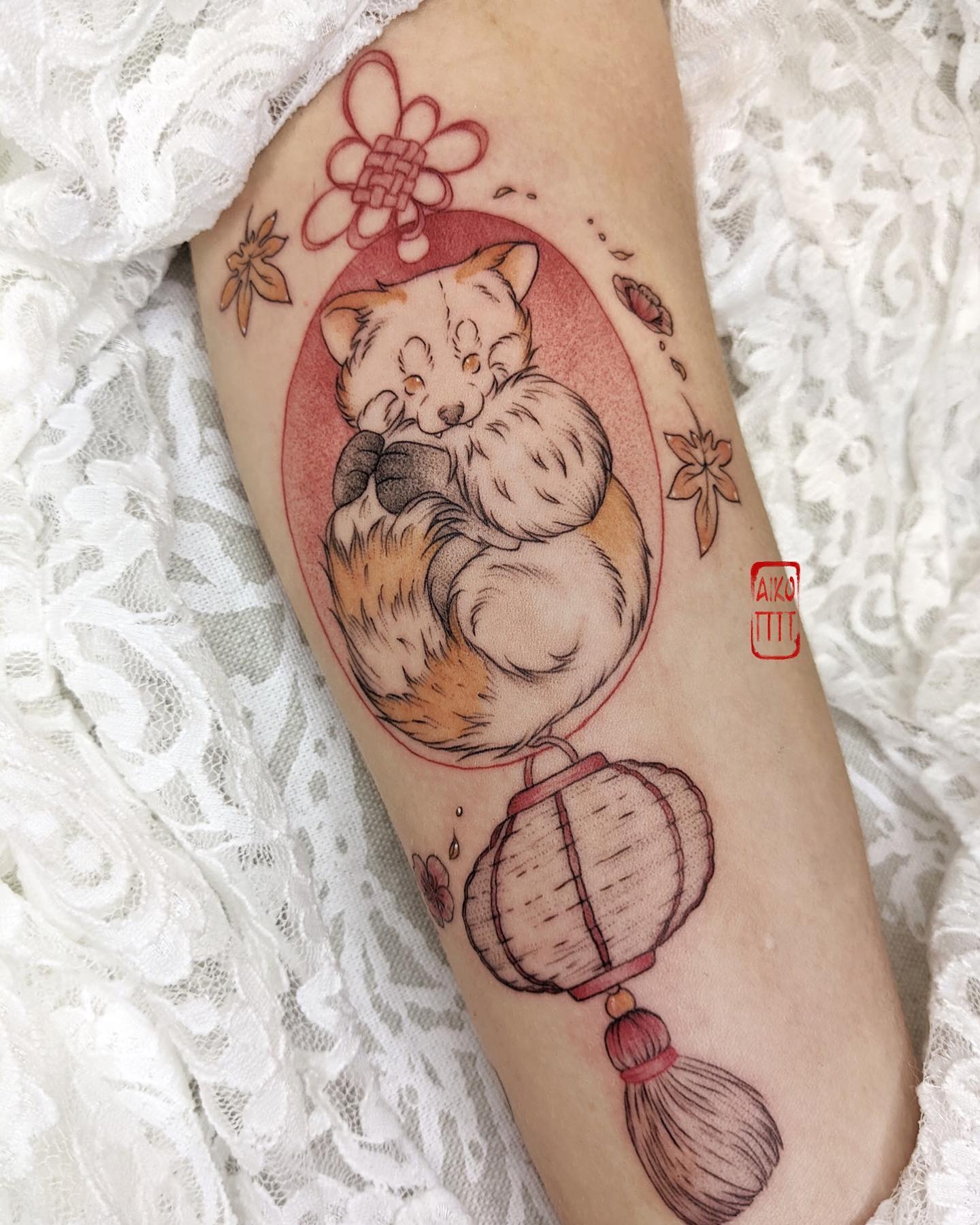 Tatuaje de zorro rojo y lindo