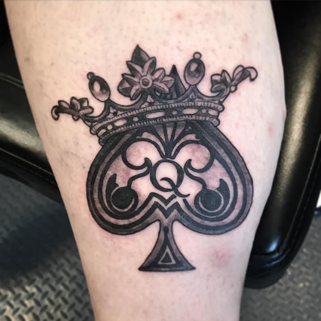Tatuaje del Símbolo de la Reina de Espadas