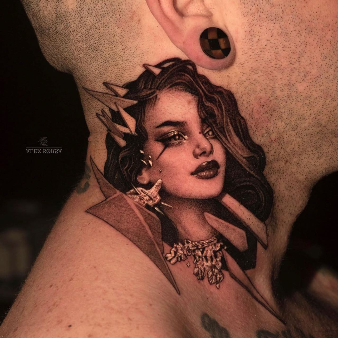 Cuello atrevido Tatuaje chicano