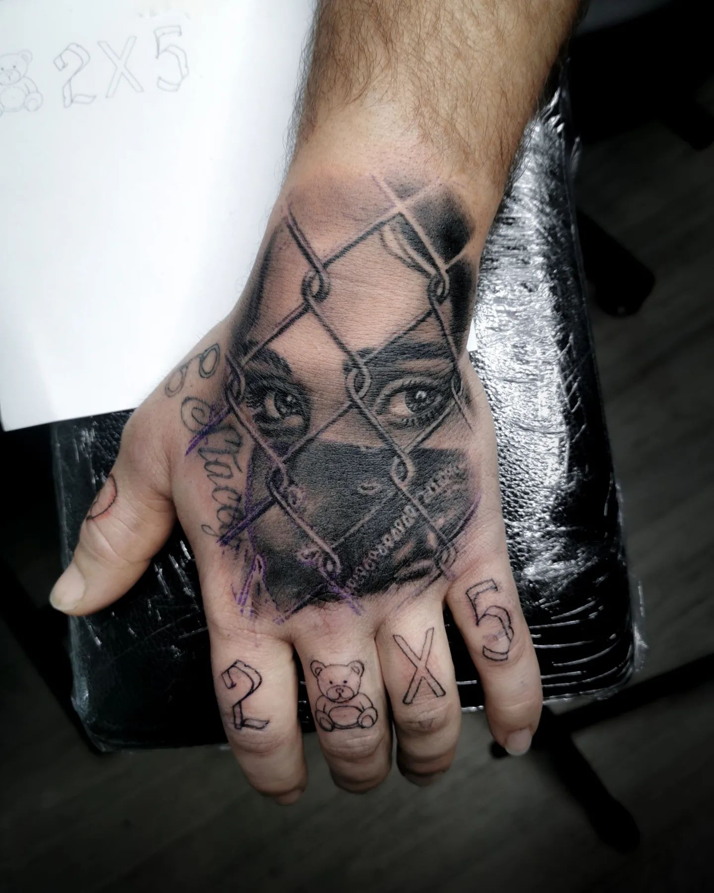 Idea de tatuaje de palma chicana