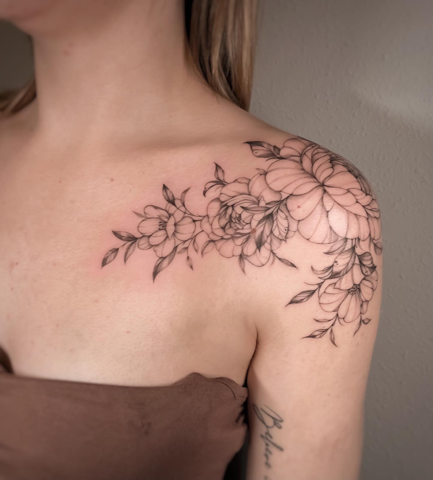 Ideas de tatuajes de flores en la clavícula