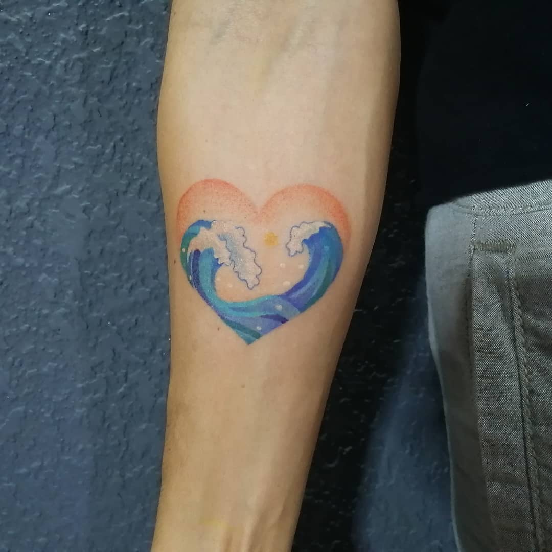 Ola Corazón Antebrazo Tatuaje