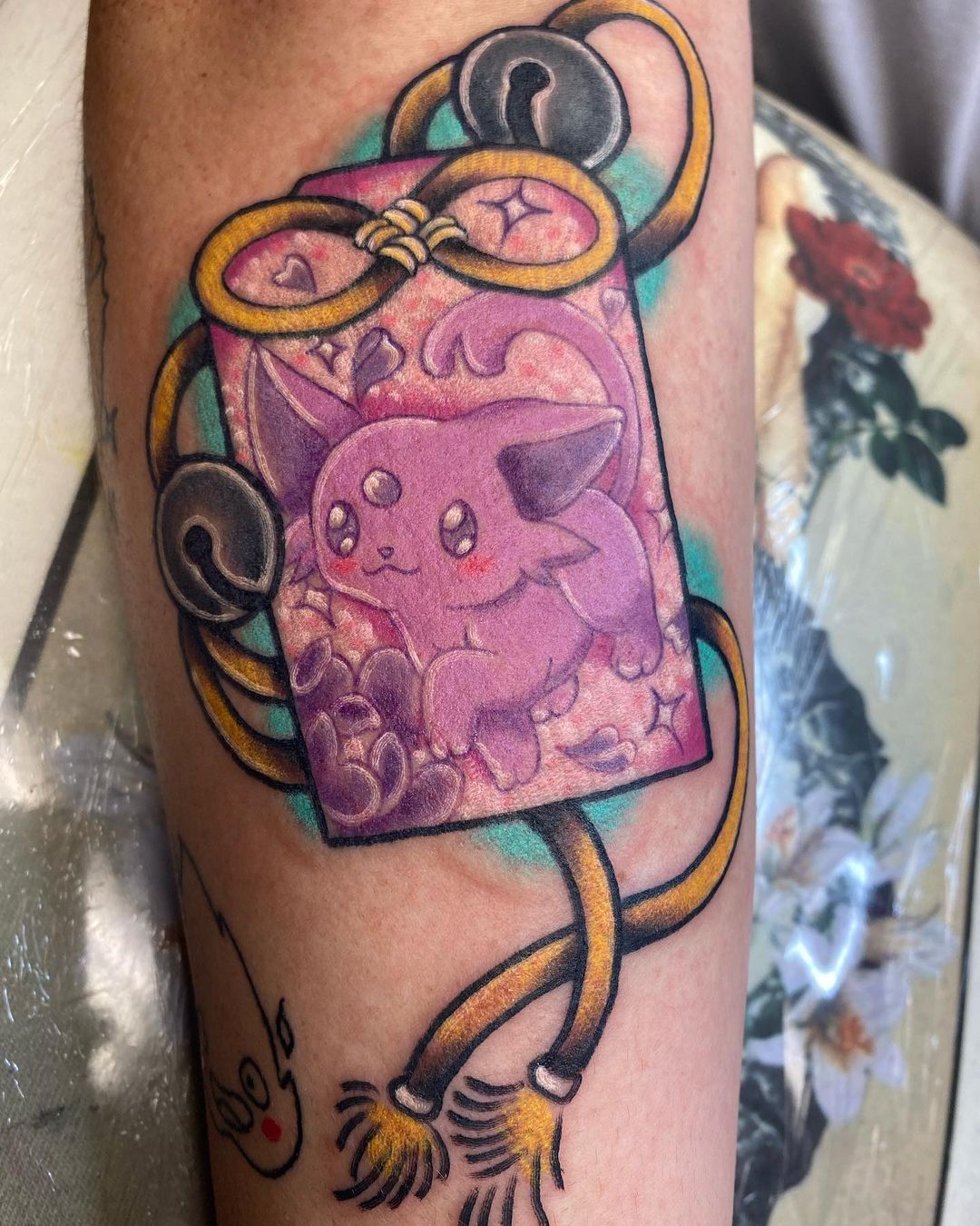 Tatuaje colorido de Pokemon