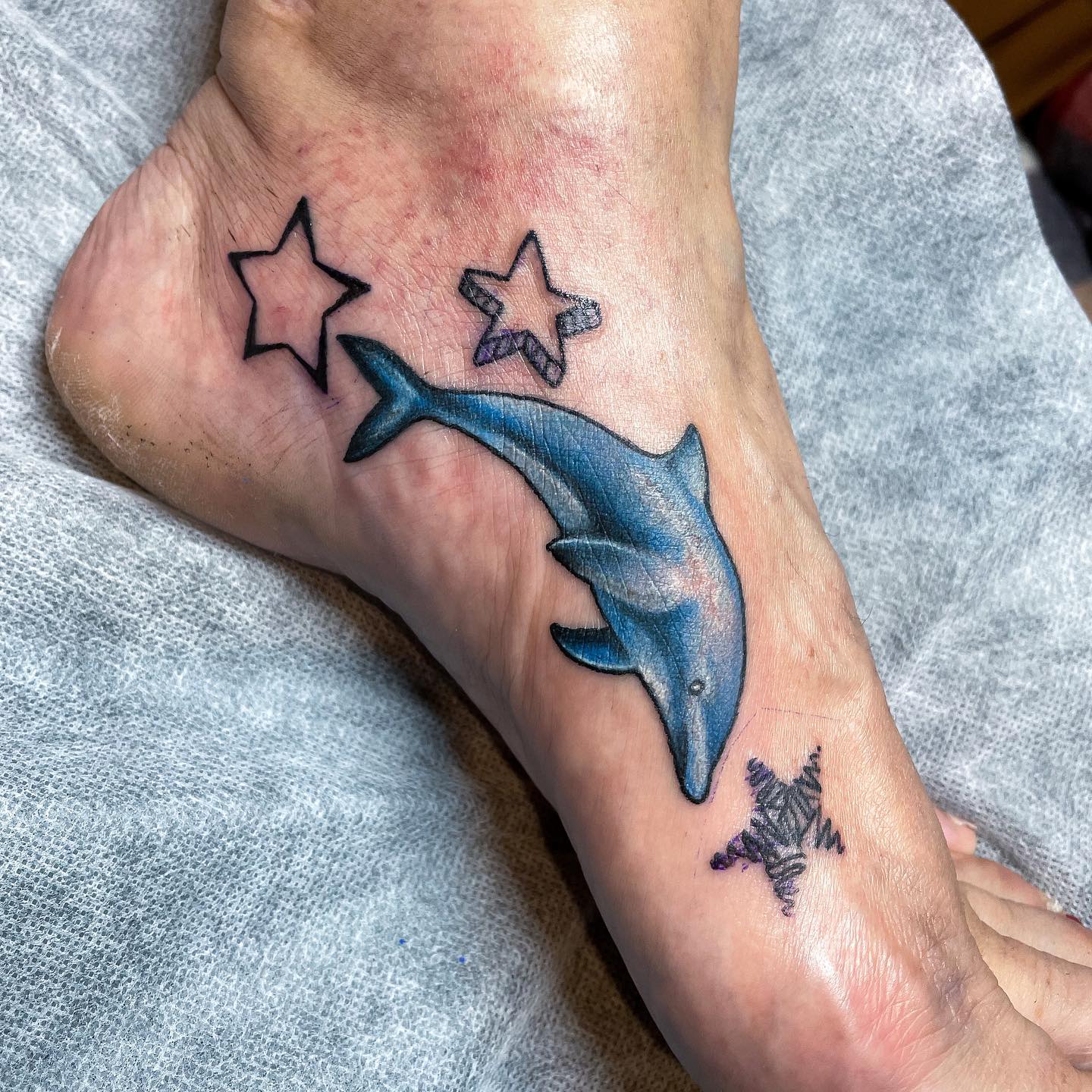 Tatuaje de Delfín en el Pie