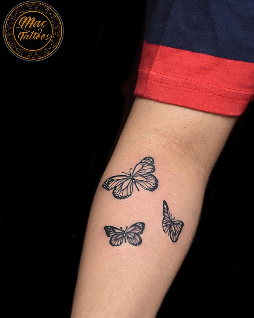 Tatuaje de Tres Mariposas en el Antebrazo