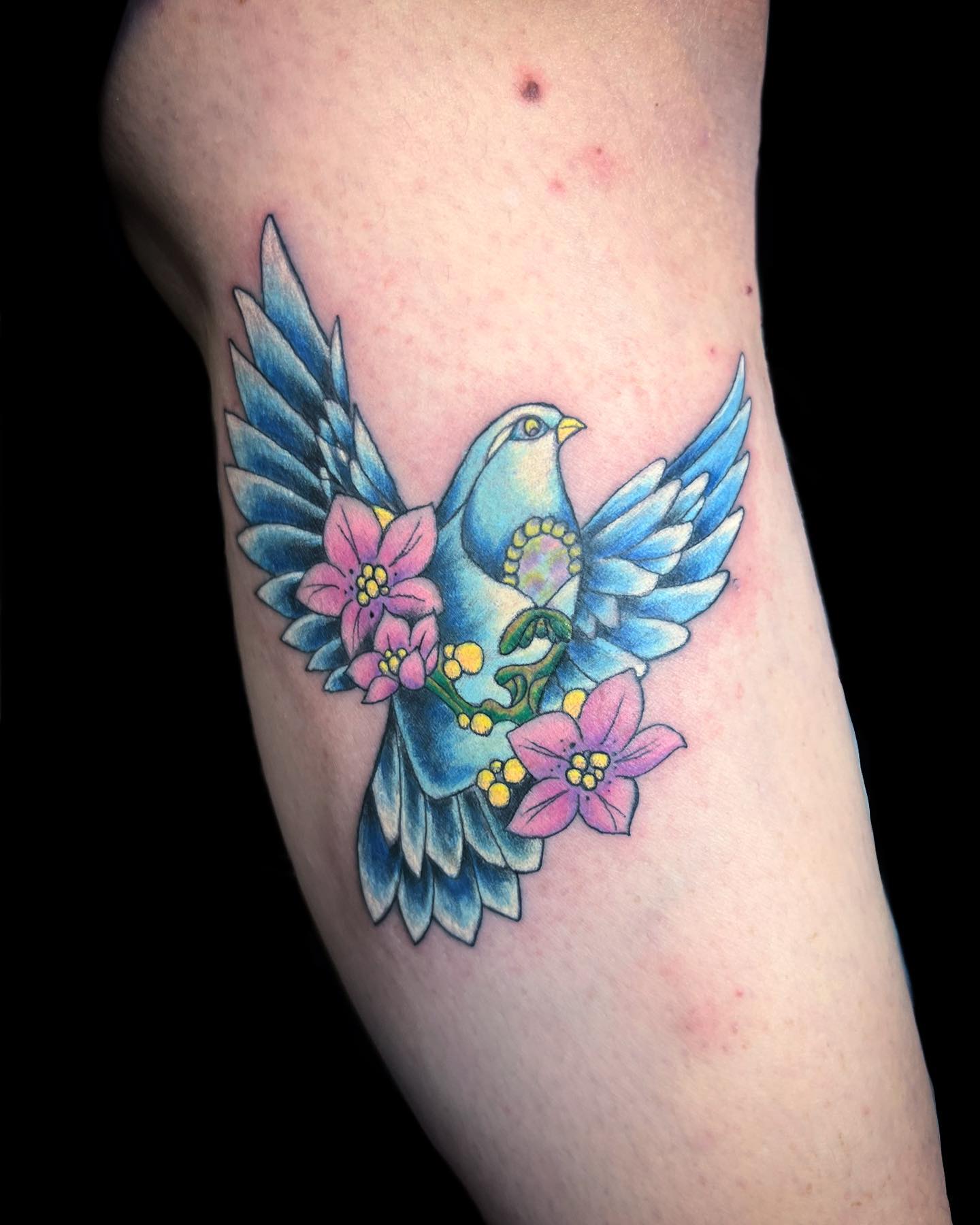 Gran Tatuaje de Paloma Azul