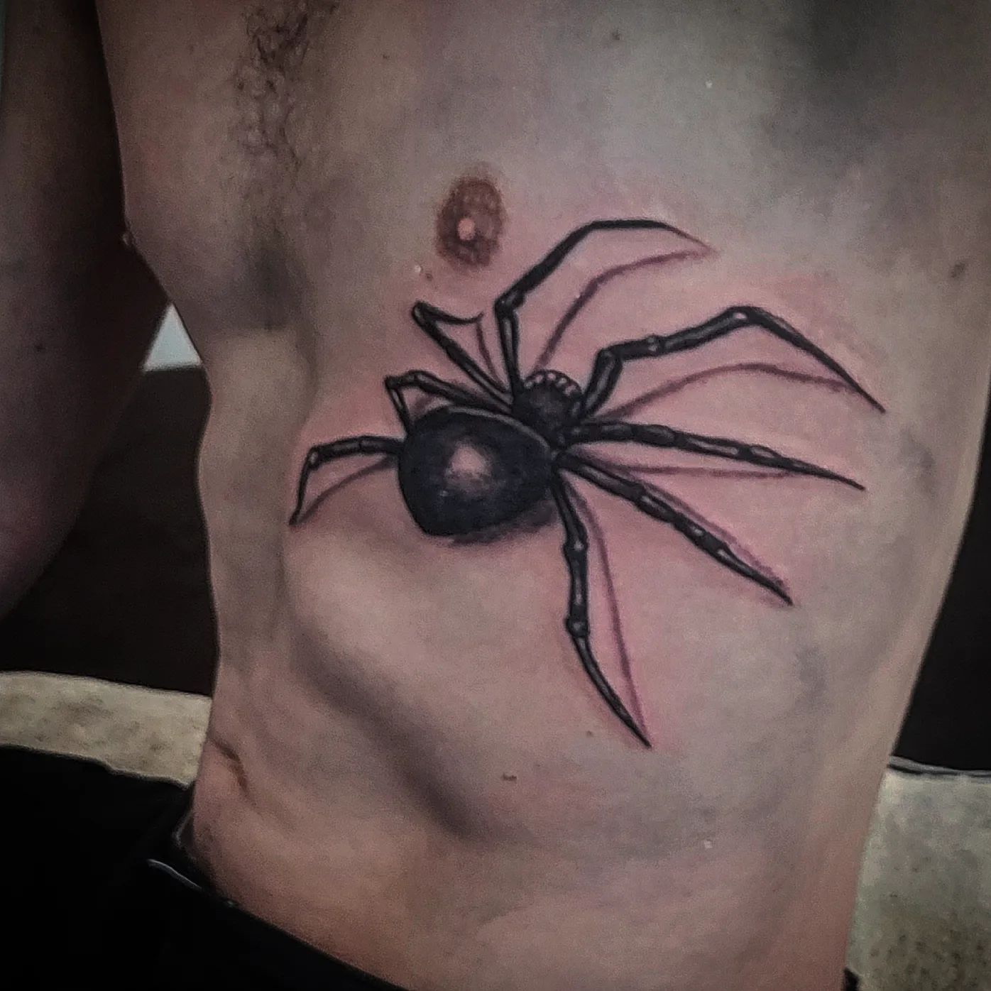 Tatuaje de costilla de araña aterradora para hombres