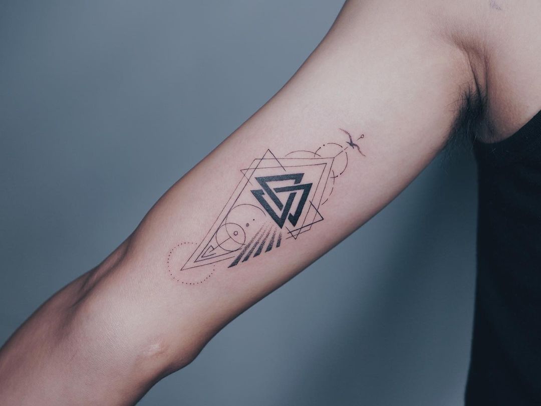 Diseño de tatuaje de Bicep Valknut