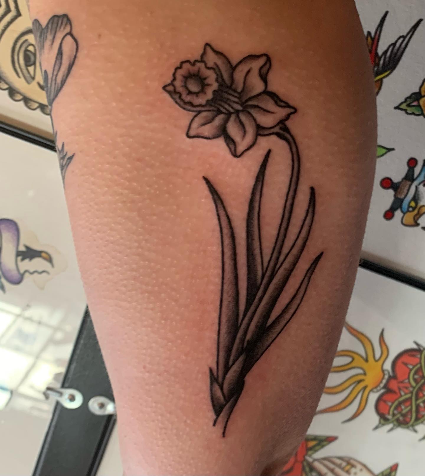 Flor Narciso Tatuaje de Bíceps
