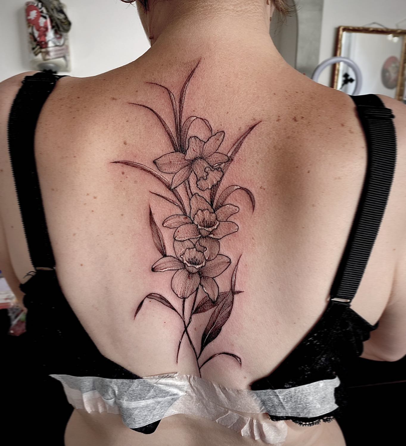 Impresionante diseño de tatuaje en la espalda